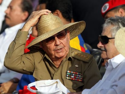 Ra&uacute;l Castro y Jose Mujica, en La Habana.