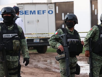 Violencia en México: La Guardia Nacional vigila un centro de rehabilitación donde fueron asesinadas 24 personas, en Irapuato, Guanajuato