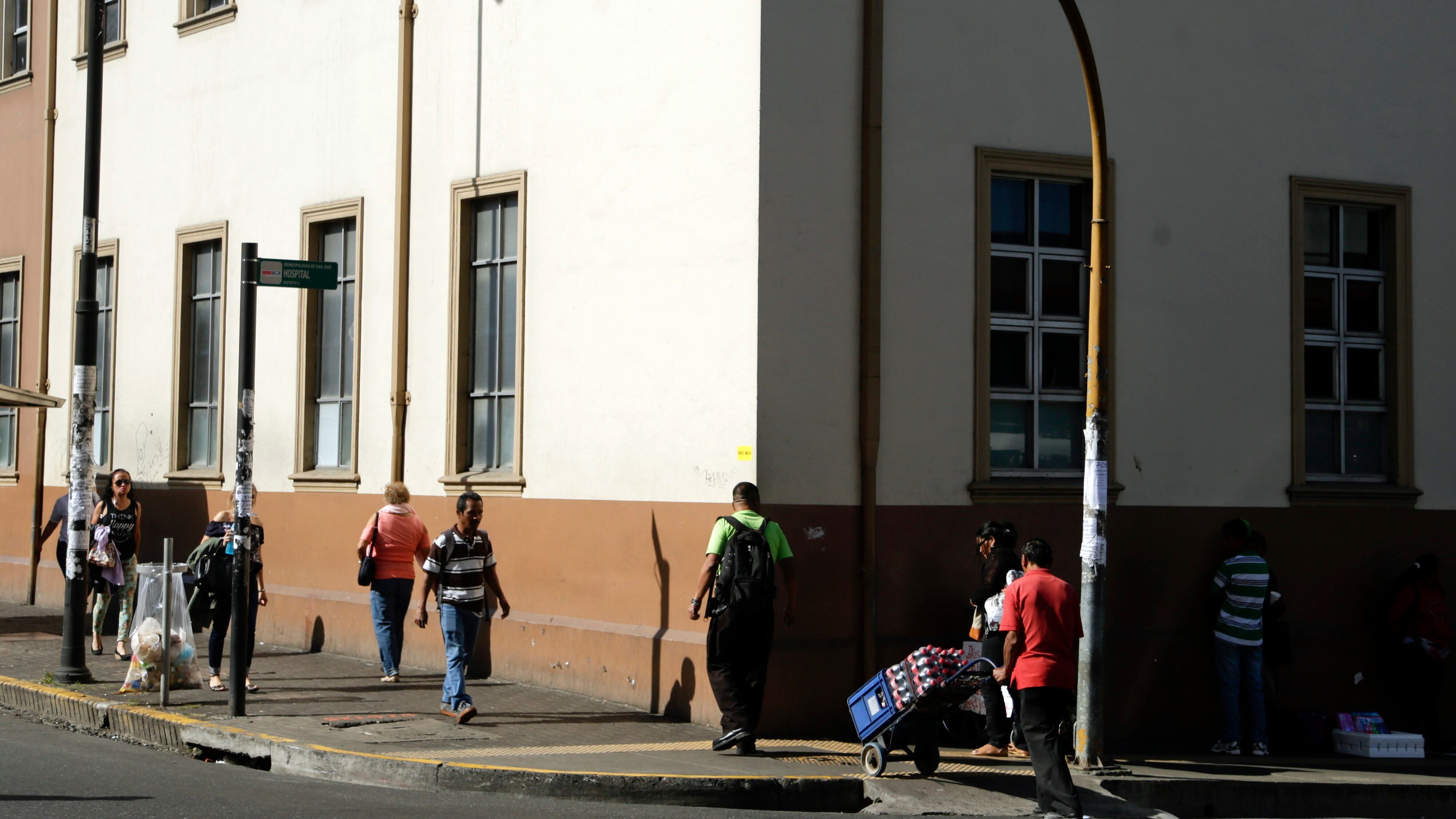 Costa Rica, un país de alto ingreso donde el dinero le alcanza solo a unos pocos