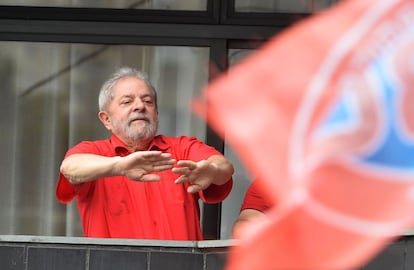 Lula durante ato em apoio a ele, no domingo, em São Bernardo.