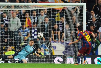 El penalti anotado por Messi. Es el primer tanto que el argentino anota a un equipo entrenado por Mourinho.