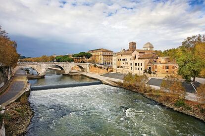 Orillas del río Tíber, Tevere en italiano.