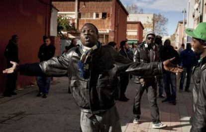 Senegalese residents of the Besòs neighborhood in Barcelona took to the streets after the death of countryman Ibrahima Dyei.