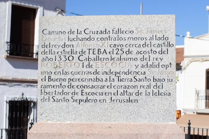 El monolito dedicado a sir James Douglas, en Teba.