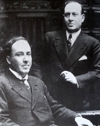 Antonio Machado (a la izquierda) y su hermano Manuel Machado.