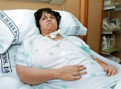 Inmaculada Echevarría, en su cama del hospital de San Rafael, en Granada, el pasado mes de octubre.