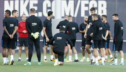 Sesión de entrenamiento que realiza la plantilla barcelonista para preparar el próximo partido ante el Eibar