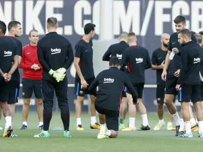 Sesión de entrenamiento que realiza la plantilla barcelonista para preparar el próximo partido ante el Eibar