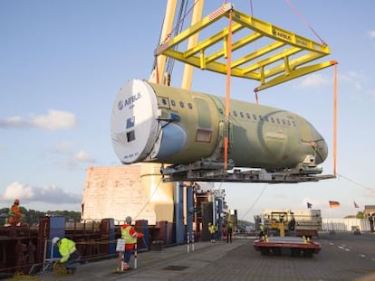 Fuselaje de un avi&oacute;n de Airbus listo para ser embarcado en Hamburgo con rumbo a Mobile (Alabama), la semana pasada.