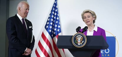 Joe Biden, presidente de EE UU, y Ursula von der Leyen, presidenta de la Comisión Europea.