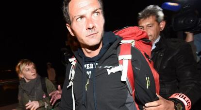 Jérôme Kerviel ha pasado dos meses andando desde Roma en contra de la decisión de los tribunales que lo han obligado a cumplir una condena de tres años. Antes de la medianoche se encontraba en Ventimiglia, en la frontera entre Francia e Italia.