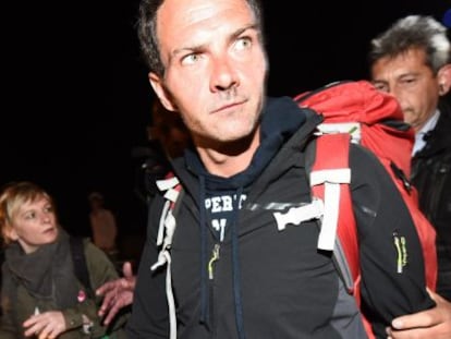 Jérôme Kerviel ha pasado dos meses andando desde Roma en contra de la decisión de los tribunales que lo han obligado a cumplir una condena de tres años. Antes de la medianoche se encontraba en Ventimiglia, en la frontera entre Francia e Italia.