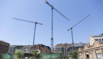 Una obra de nueva construcci&oacute;n en la calle de Parcerisas, en el distrito barcelon&eacute;s de Sants-Montju&iuml;c