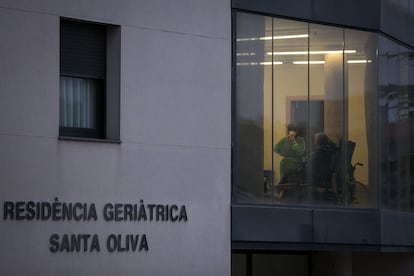 La residencia Santa Oliva, en Olesa de Montserrat, investigada por la fiscalía por el alto número de ancianos fallecidos.