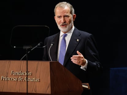 El rey Felipe VI interviene durante la ceremonia de entrega de los Premios Princesa de Asturias.
