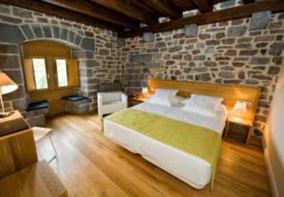 Una habitación del hotel Torre de Uriz (Navarra).