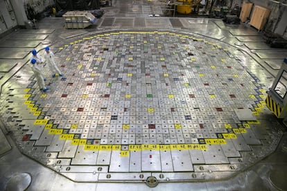 Um dos dois reatores nucleares de Ignalina. A União Europeia considera que ambos os reatores são mais perigosos do que o que explodiu em Chernobyl (Ucrânia) em 1986. O desmantelamento da usina - que começou em 2010 e deve ser concluído em 2038 -, paradoxalmente, implica o risco de maior dependência do mercado russo, que é mais próximo e mais barato. "De um dia para o outro, deixamos de ser exportadores de energia para ser importadores", diz o ministro da Energia, Žygimantas Vaiciunas, do seu escritório no centro de Vilnius, a capital do país, com pouco mais de três milhões de habitantes.