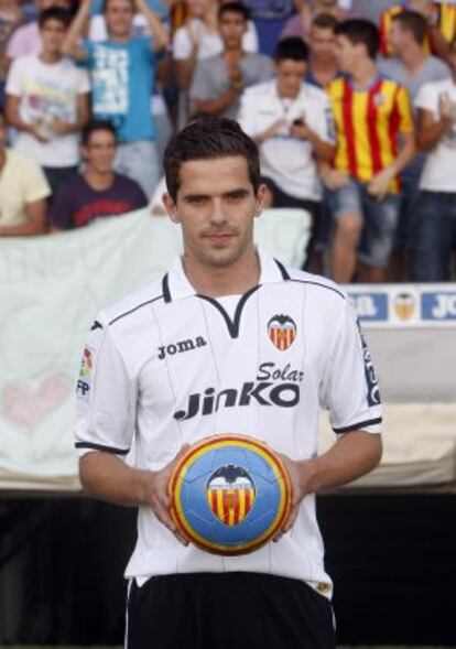 Gago con su nuevo uniforme del Valencia.