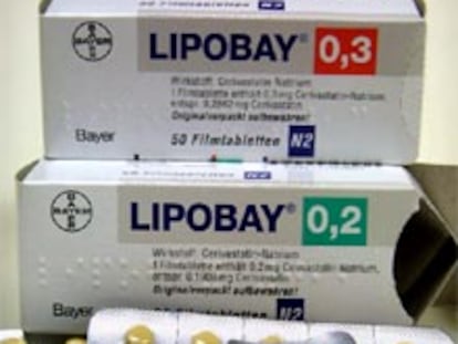 Paquetes y tabletas del fármaco anticolesterol Lipobay.