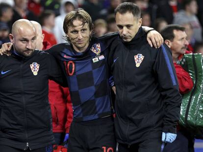Modric se retira lesionado en el Gales-Croacia.