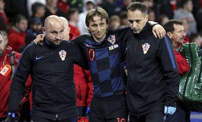 Modric se retira lesionado en el Gales-Croacia.