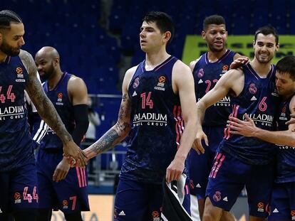 Deck se retira con gesto serio tras el triunfo del Madrid en Estambul ante el Fenerbahçe. Euroliga