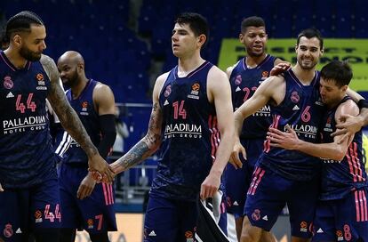 Deck se retira con gesto serio tras el triunfo del Madrid en Estambul ante el Fenerbahçe. Euroliga