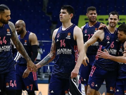 Deck se retira con gesto serio tras el triunfo del Madrid en Estambul ante el Fenerbahçe. Euroliga