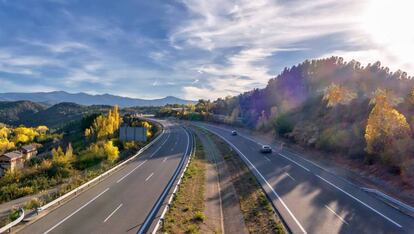 Autovía A-6 que une la capital de España con Galicia.
 