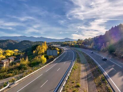 Autovía A-6 que une la capital de España con Galicia.
 