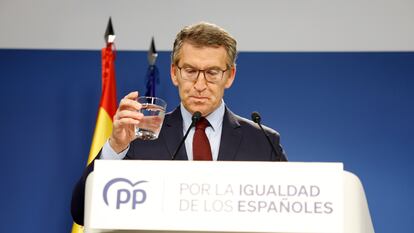 El presidente del PP, Alberto Núñez Feijóo, durante la comparecencia de este jueves.