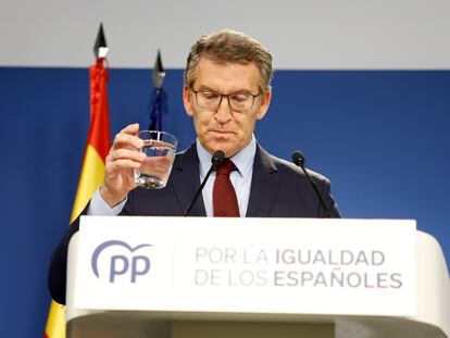 El presidente del PP, Alberto Núñez Feijóo, durante la comparecencia de este jueves.