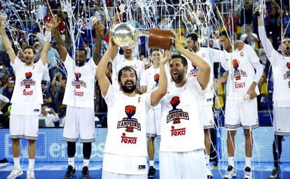 Felipe Reyes y Llull levantan el título de la Liga Endesa