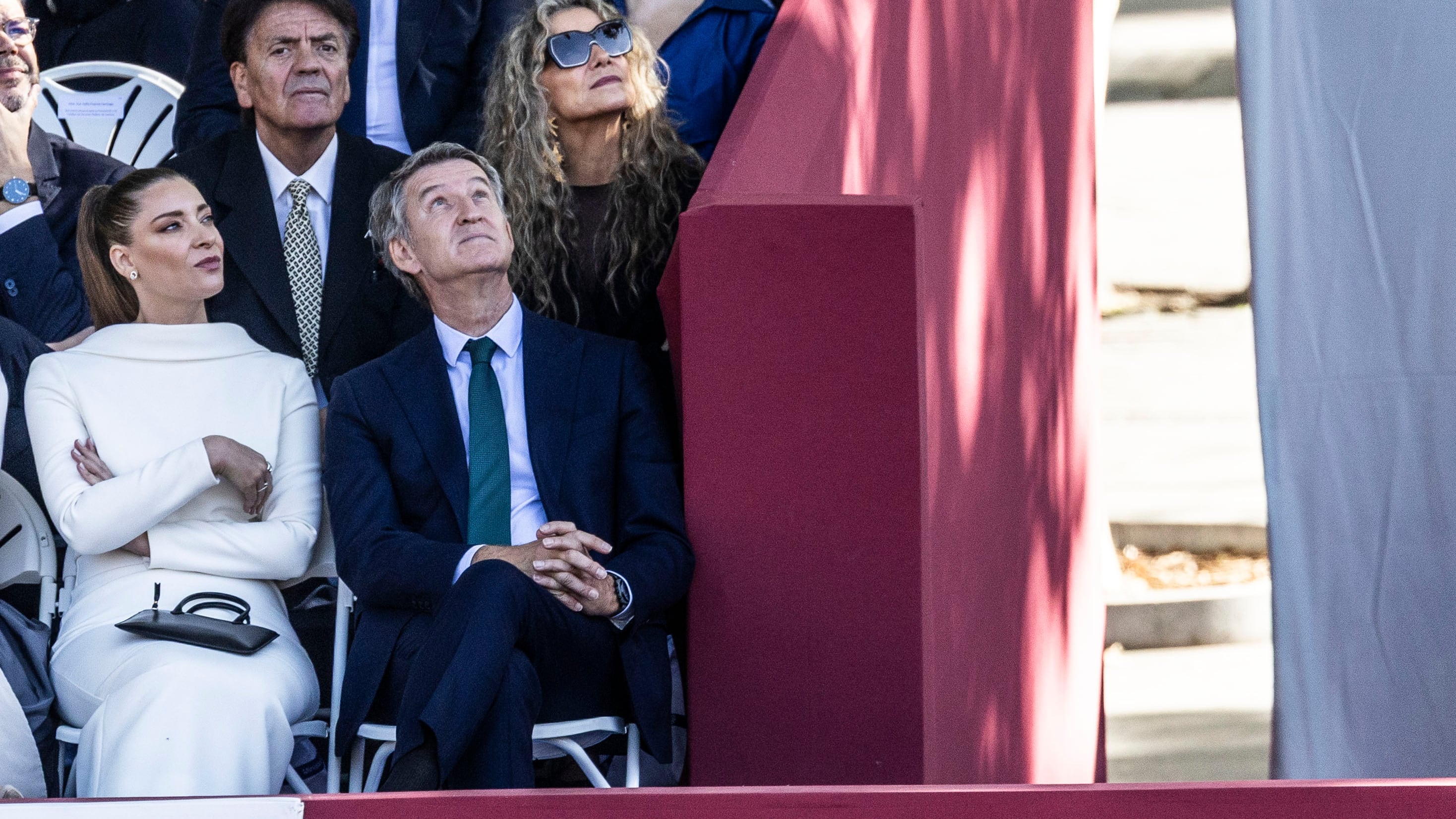 El líder del Partido Popular, Alberto Núñez Feijóo, y la portavoz del PP, Ester Muñoz, este lunes en Madrid. 