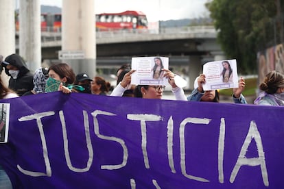 Familiares bloquearon Avenida Insurgentes y Calzada de Tlalpan exigiendo justicia para Ivana Huato Becerra.