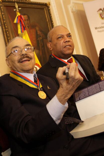 Jorge Villamil (izquierda), con Joe Arroyo, en 2009.