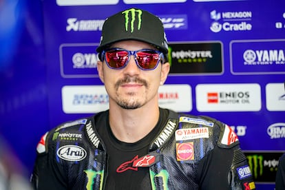 Maverick Viñales, piloto de Yamaha, en el interior de su box en el circuito de Misano durante el gran premio de Emilia Romaña.