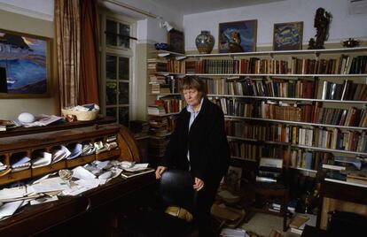 Iris Murdoch té la cortesia d’inventar-se veus que paren trampes estratègiques.