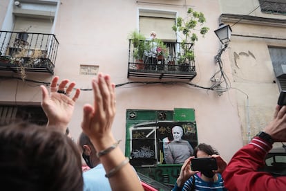 Intento de desahucio de la vivienda de Paco FM, vecino de la calle Olmo,con 85 años y cancer terminal.