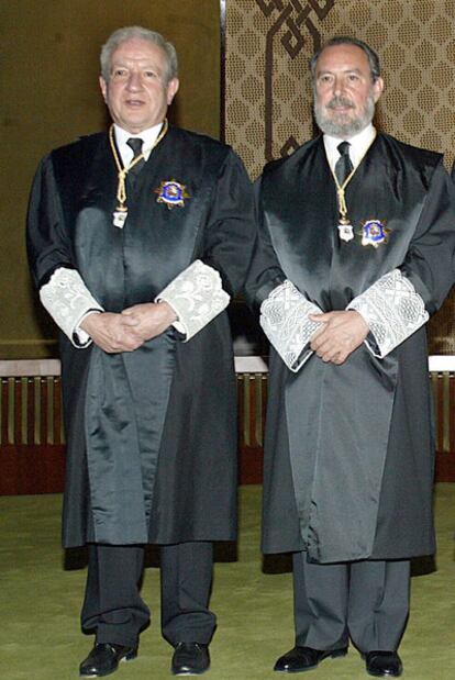 Pascual Sala (a la izquierda) y Manuel Aragón, magistrados y posibles presidentes del Tribunal Constitucional.