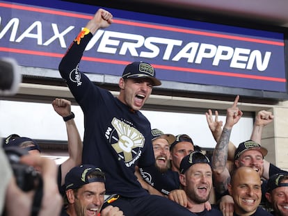 Max Verstappen celebra su tercer mundial en Qatar.