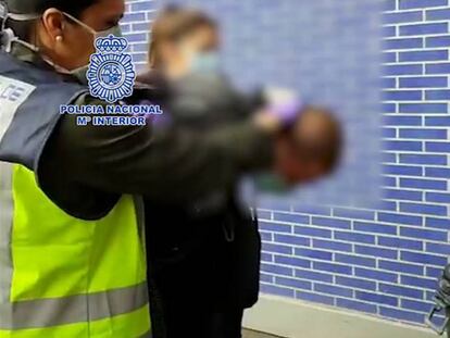 Moment de la detenció de l'Oleksandr, el 22 d'abril a Barcelona.