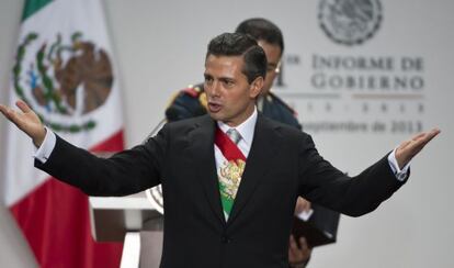 Mexican President Enrique Pe&ntilde;a Nieto thanks guests after presenting his first annual report to the nation on Monday.