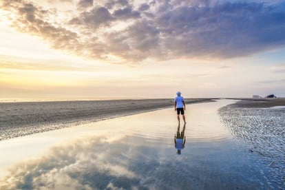 Atardecer en el mar de Wadden, en la costa norte de Alemania. 