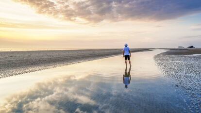 Atardecer en el mar de Wadden, en la costa norte de Alemania. 