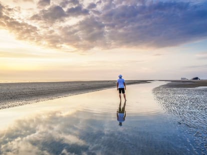 Atardecer en el mar de Wadden, en la costa norte de Alemania. 