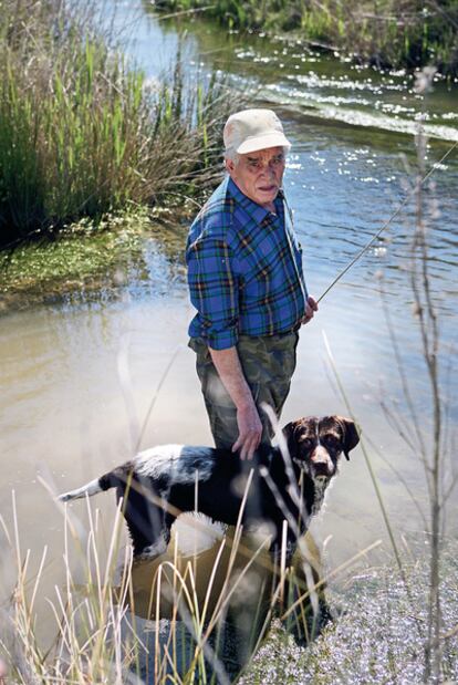 Pedro Escudero, de 70 años, fue ratero hasta que las ratas desaparecieron del arroyo de Jaramiel, en Castrillo-Tejeriego, una aldea a 35 kilómetros de Valladolid.