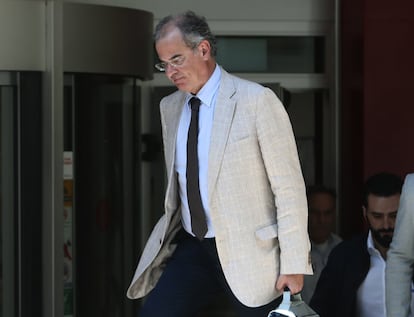 El magistrado Joaquín Aguirre, durante unos registros en 2018 que fueron el origen de la investigación sobre la trama rusa del 'procés'.