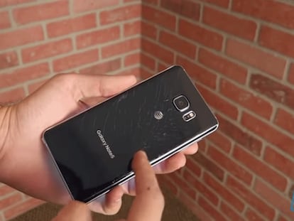 El Samsung Galaxy Note 5 muestra su resistencia en vídeo