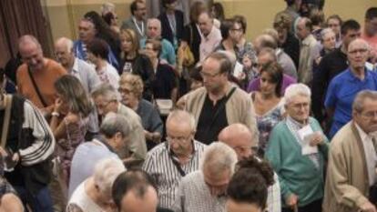 Votants exercint el dret a vot a Barcelona el 27 de setembre.